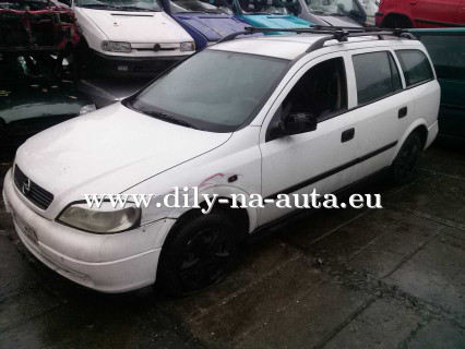 Opel Astra caravan bílá na díly Praha