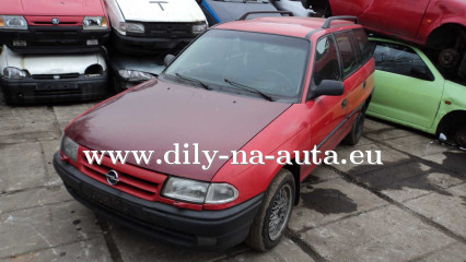 Opel Astra caravan červená na díly Praha / dily-na-auta.eu