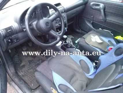 Opel Corsa 3dv stříbrná na díly Praha / dily-na-auta.eu