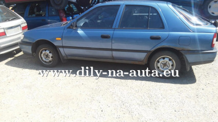 Nissan Sunny sedan světle modrá na díly ČB