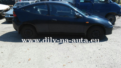 Mazda 323 tmavě modrá na díly ČB / dily-na-auta.eu