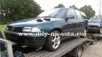 Opel Astra F Caravan zelená na díly Plzeň / dily-na-auta.eu