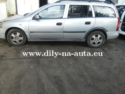 Opel Astra caravan stříbrná na díly Plzeň / dily-na-auta.eu