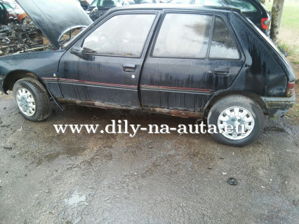 Peugeot 205 černá na díly Plzeň