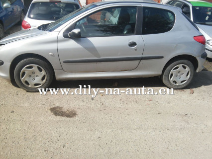 Peugeot 206 stříbrná na díly Plzeň