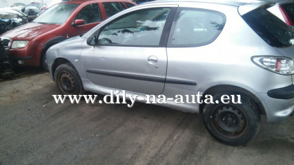 Peugeot 206 stříbrná na díly Plzeň / dily-na-auta.eu