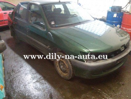 Peugeot 306 zelená na díly Plzeň / dily-na-auta.eu