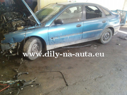 Renault Laguna sedan modrá na náhradní díly Písek / dily-na-auta.eu