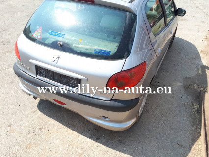 Peugeot 206 stříbrná na náhradní díly Brno