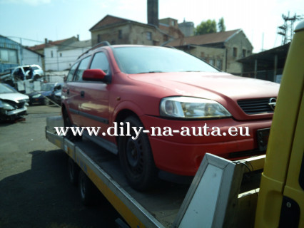Opel Astra caravan červená - díly z tohoto vozu / dily-na-auta.eu