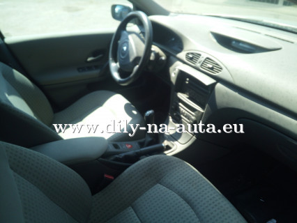 Renault Laguna 2 stříbrná - díly z tohoto vozu / dily-na-auta.eu