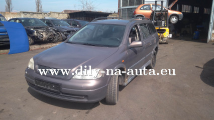 Opel Astra caravan fialová - díly z tohoto vozu