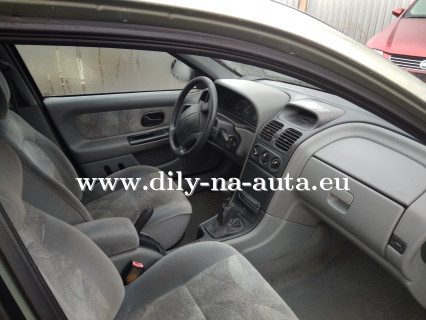 Renault Laguna stříbrná - díly z tohoto vozu / dily-na-auta.eu