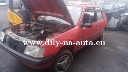 Peugeot 205 červená - díly z tohoto vozu / dily-na-auta.eu