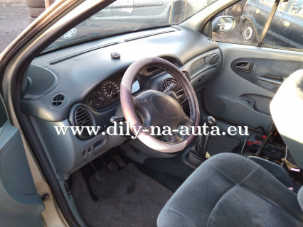 Renault Megane Scenic stříbrná - díly z tohoto vozu / dily-na-auta.eu