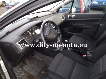 Peugeot 307 combi stříbrná - díly z tohoto vozu / dily-na-auta.eu