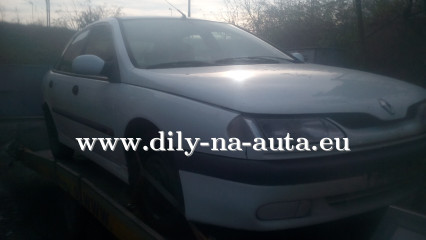 Renault Laguna bílá - díly z tohoto vozu / dily-na-auta.eu