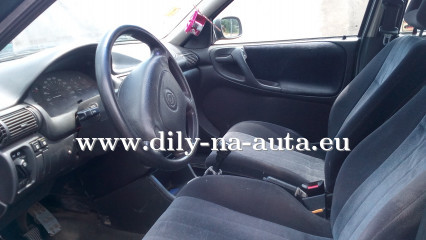 Opel Astra zelená - díly z tohoto vozu / dily-na-auta.eu