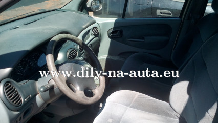 Renault Scenic zelená stříbrná díly z tohoto vozu / dily-na-auta.eu