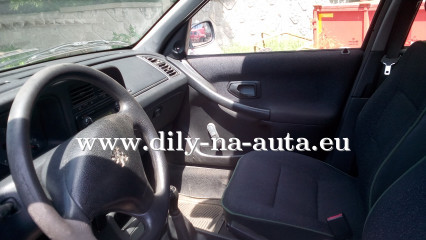 Peugeot 306 zelená - díly z tohoto vozu / dily-na-auta.eu