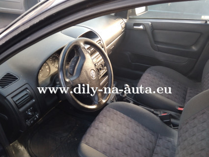 Opel Astra caravan modrá - díly z tohoto vozu / dily-na-auta.eu