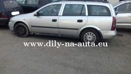 Opel Astra caravan stříbrná na náhradní díly Tábor / dily-na-auta.eu