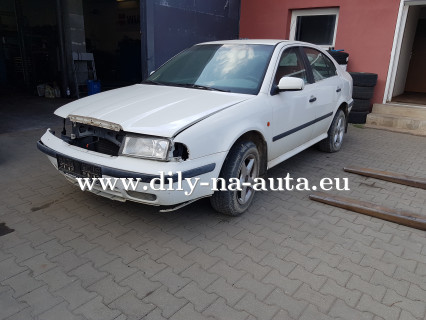 ŠKODA OCTAVIA 1.6i, motor AEE, barva 1026 na náhradní díly Pardubice