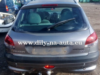 Peugeot 206 stříbrná na náhradní díly Pardubice / dily-na-auta.eu