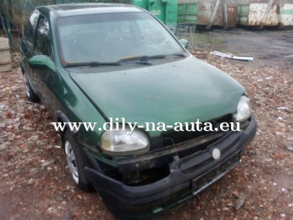 Opel Corsa zelená na náhradní díly Pardubice / dily-na-auta.eu