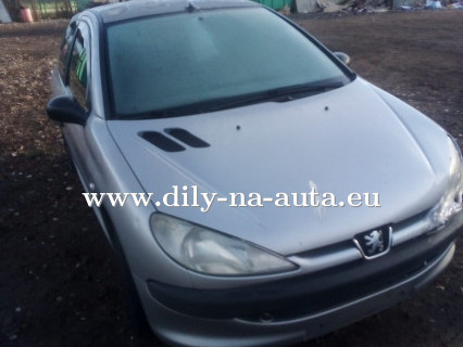 Peugeot 206 stříbrná na náhradní díly Pardubice / dily-na-auta.eu