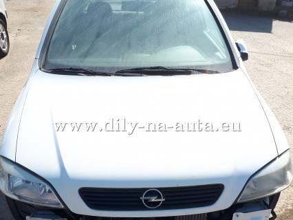 Opel Astra bílá - náhradní díly z tohoto vozu / dily-na-auta.eu