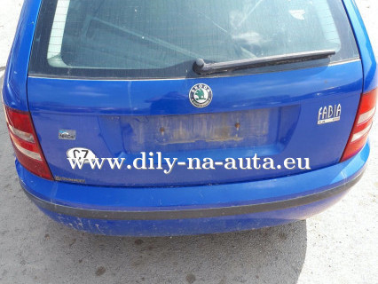 Škoda Fabia modrá - náhradní díly z tohoto vozu