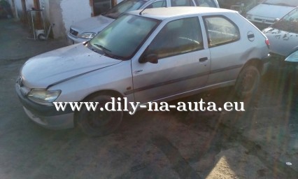 Peugeot 306 stříbrná na náhradní díly ČB / dily-na-auta.eu