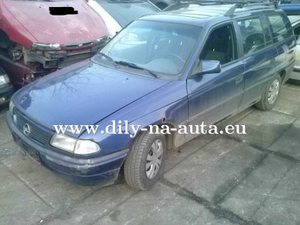 Opel Astra modrá na náhradní díly Písek