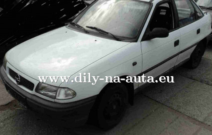 Opel Astra bílá na náhradní díly Praha / dily-na-auta.eu