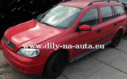 Opel Astra červená na náhradní díly Praha