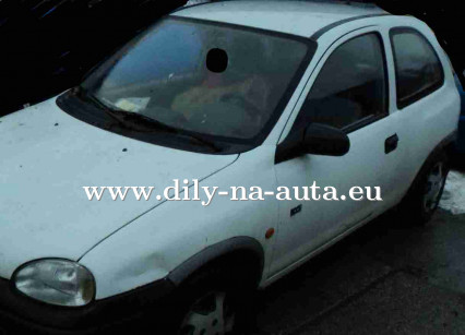 Opel Corsa bílá na náhradní díly Praha