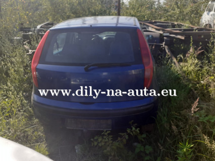 Fiat Punto modrá na náhradní díly Pardubice / dily-na-auta.eu