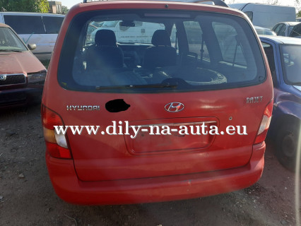 Hyundai Trajet červená na náhradní díly Pardubice / dily-na-auta.eu