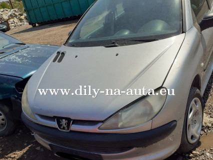 Peugeot 206 stříbrná na náhradní díly