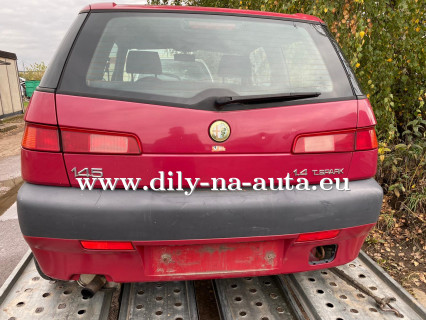 Alfa Romeo 145 červená na náhradní díly Pardubice / dily-na-auta.eu