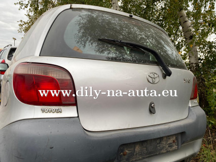 Toyota Yaris stříbrná na náhradní díly Pardubice / dily-na-auta.eu
