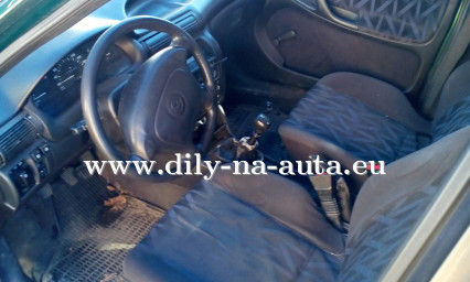 Opel astra f combi zelená na díly ČB / dily-na-auta.eu